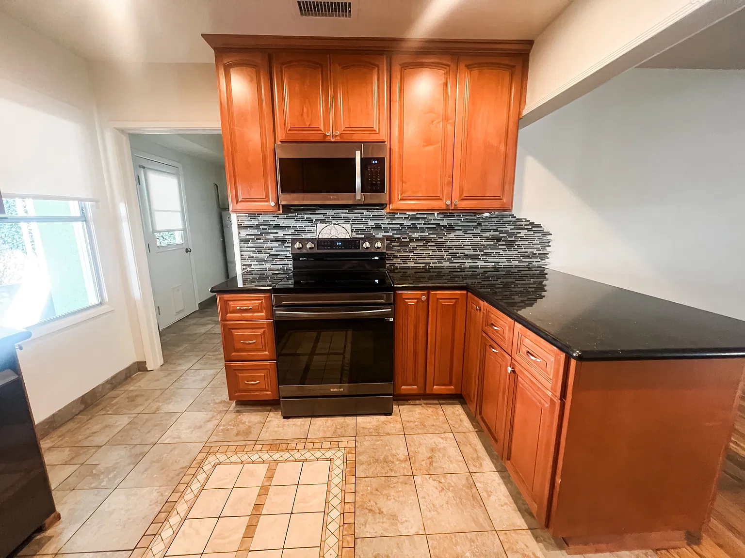 2 bed, 954 sqft, $3,375 — Photo 3