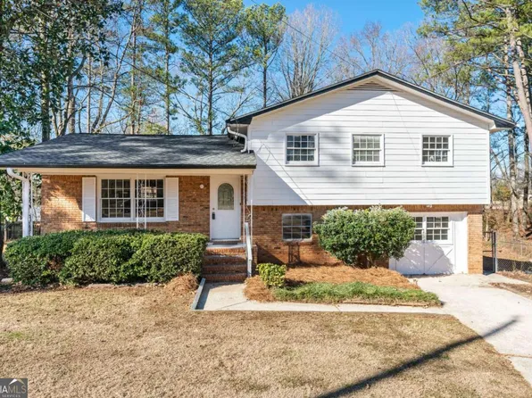 1586 Dellwood Cir, Lake City, GA 30260