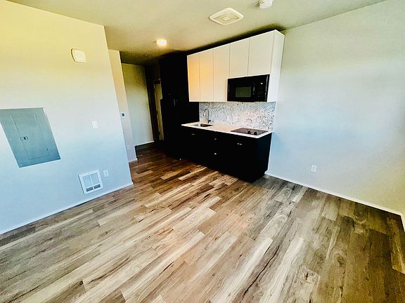 5th image of 6726 Greenwood Ave N #304
