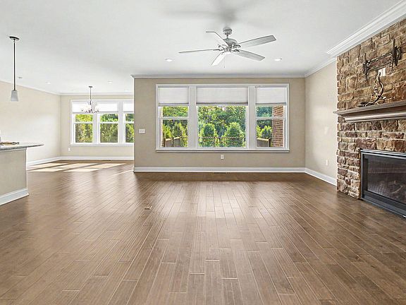 5th image of 949 Traemore Pl