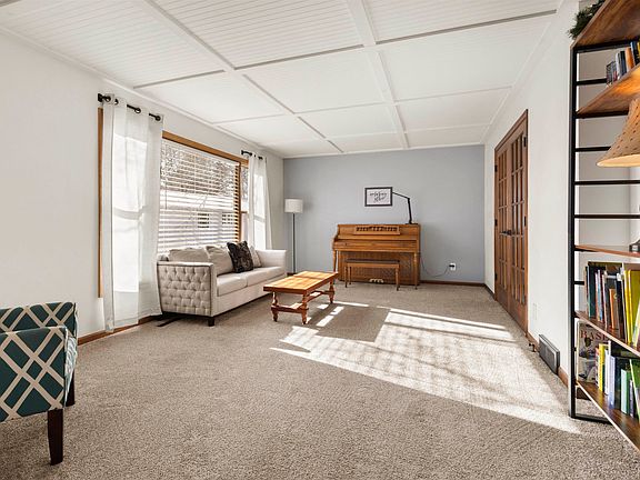 3rd image of 4510 Crescent Cir