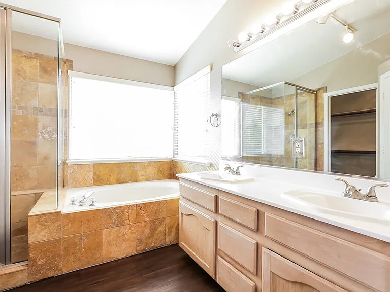 2317 Homeland St — Photo 12