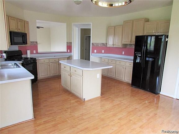 5th image of 45443 Glengarry Blvd