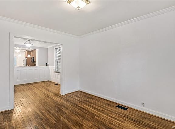 3rd image of 3425 Parkwood Ave