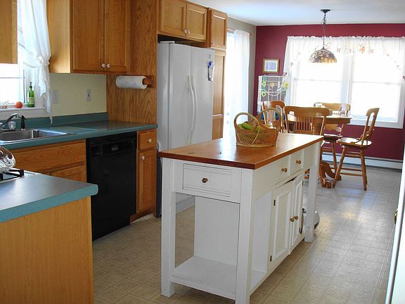 Kitchen & Breakfast area
