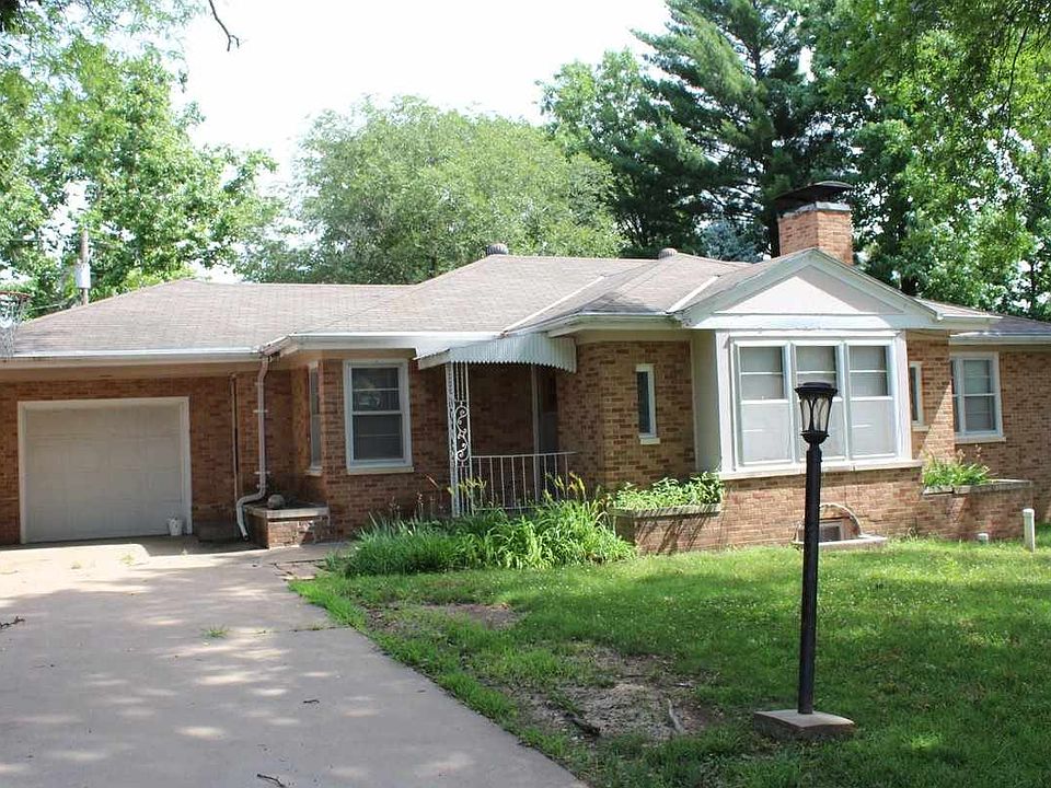 2nd image of 1926 Montgomery Dr