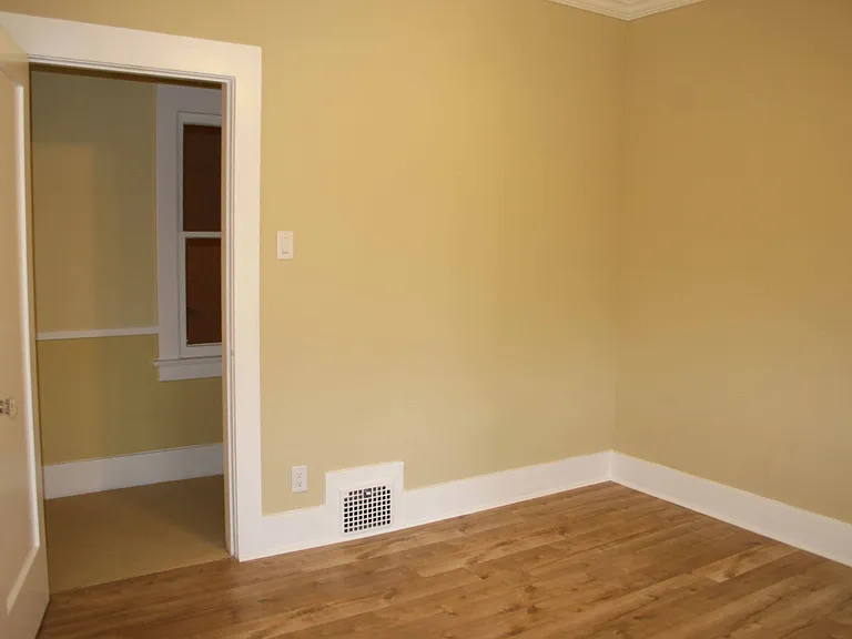 8001 1/2 Blackburn Ave — Photo 7