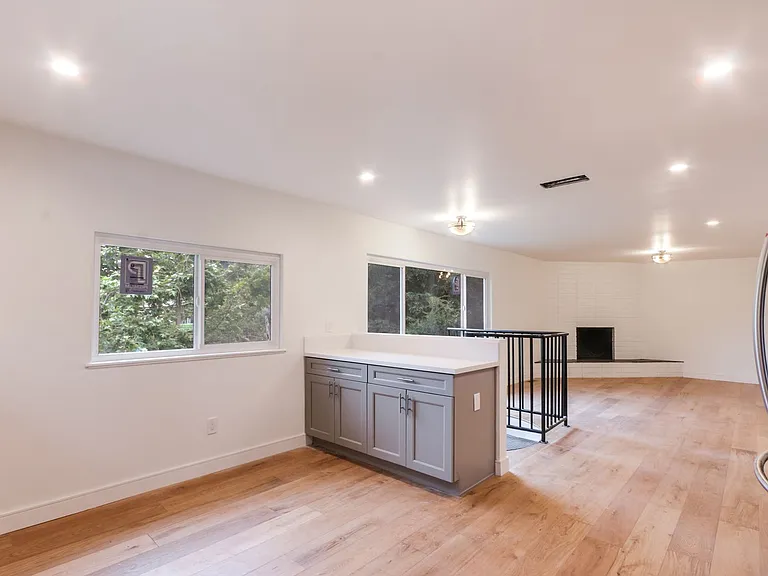 2042 N Alvarado St — Photo 7