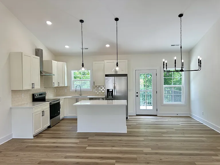 520 Cottage Way — Photo 5