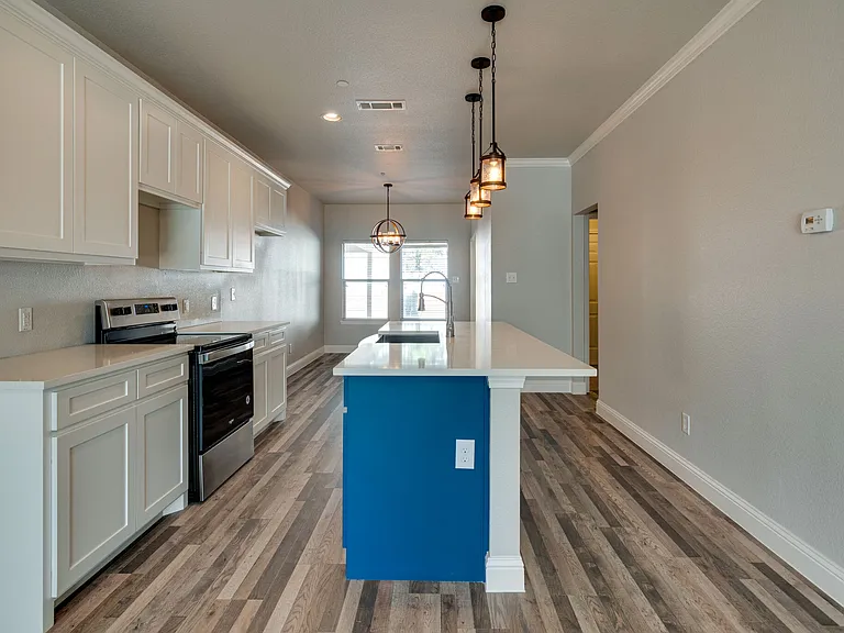 5509 Soledad Dr — Photo 2