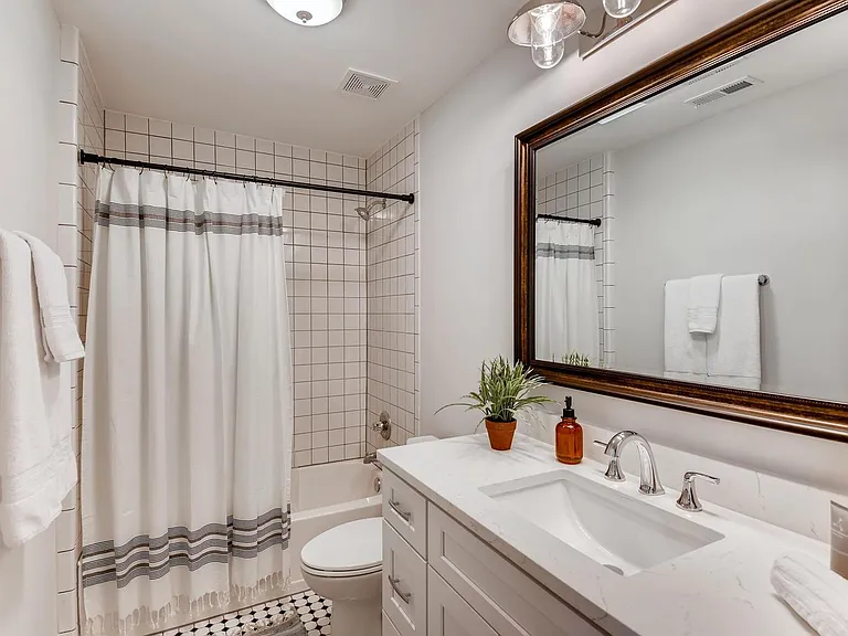 103 Chester Ave SE — Photo 13
