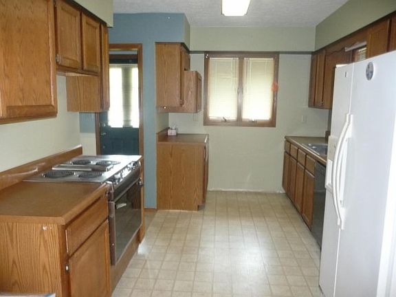 4th image of 8 Sunset St