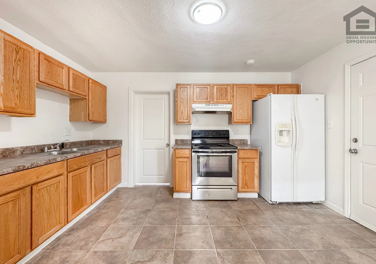 4Bed/2Bath House at McDowell Rd/32nd St! Ready for Immediate Move-In! NO HOA! — Photo 1