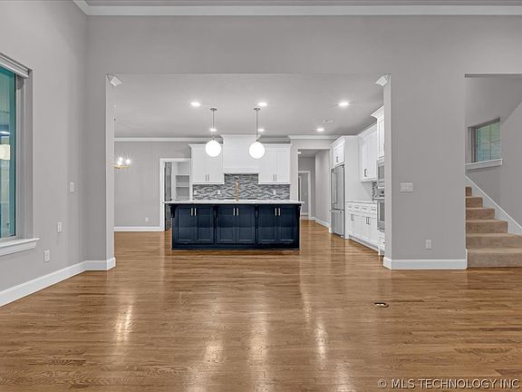 5th image of 4881 W 77th St S
