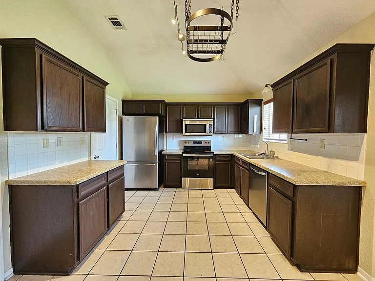 4107 Barrington Trl — Photo 3