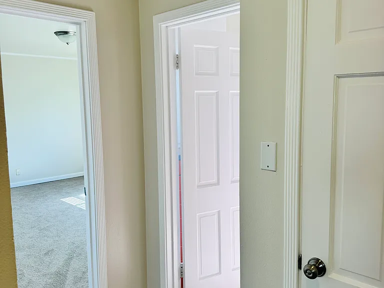 27-29 Iris Ave — Photo 16