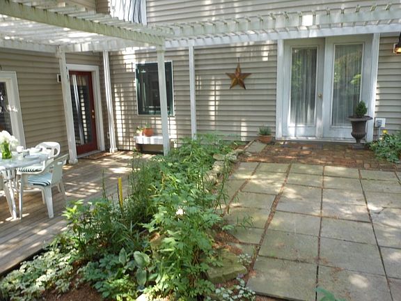 2nd image of 39 Dutchess Ave