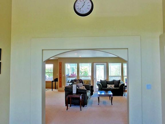 4th image of 165 Bowe Dr
