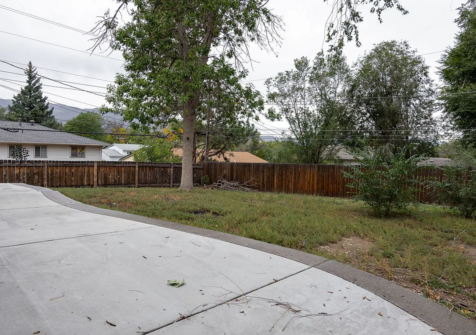 Large 4 bed, 3 bath, remodeled rancher in 80910! — Photo 2