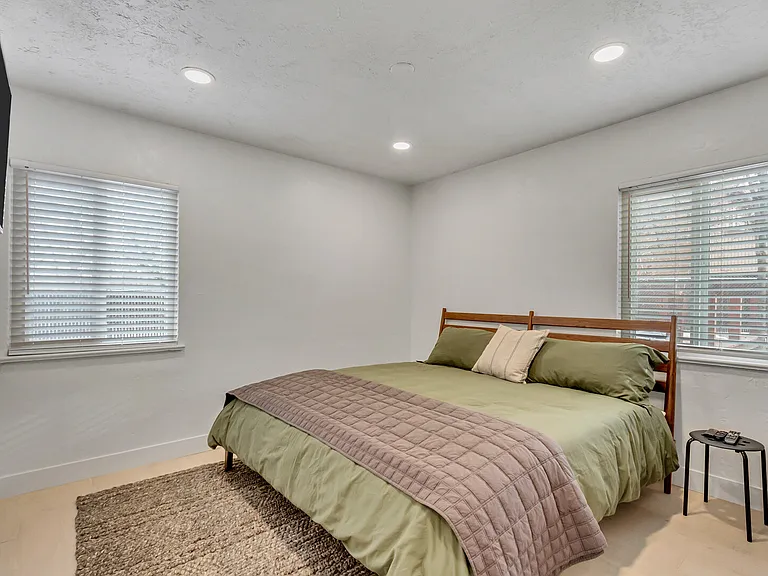 S Highland Dr — Photo 2