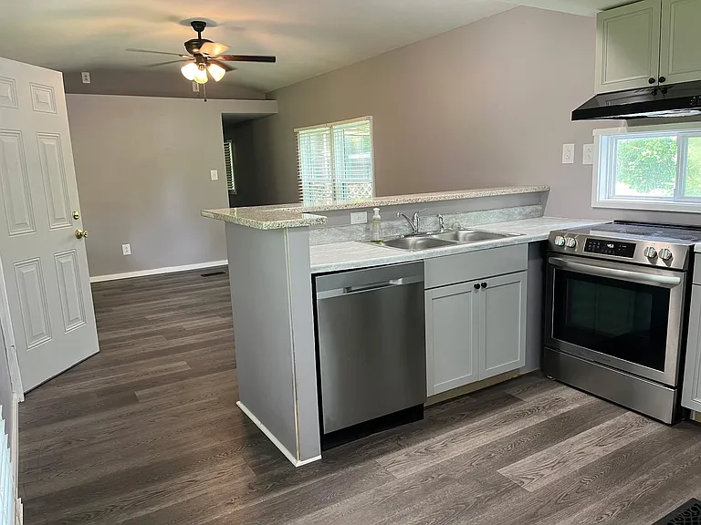 404 Hartley Dr — Photo 1