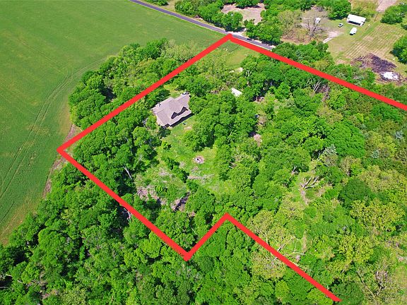 4th image of 655 Saint Clair Rd