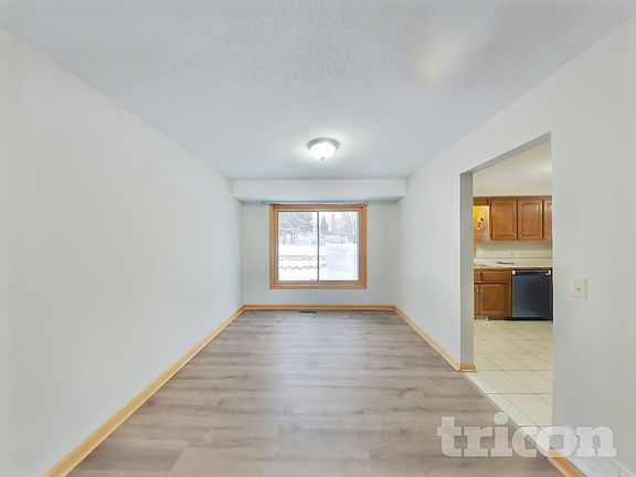 3rd image of 4845 Orleans Ln N