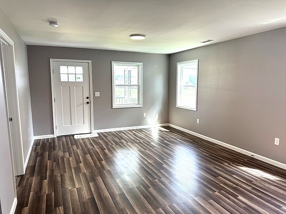 3rd image of 204 Davidson St W