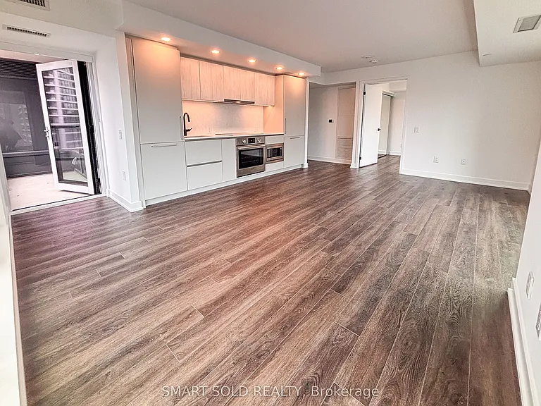 609 Sherbourne St #1402 — Photo 2