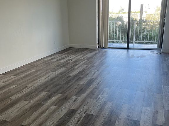 2nd image of 2350 NE 135th St APT 412