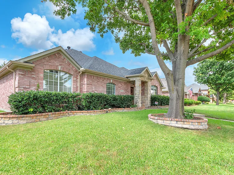 10809 River Oaks Dr — Photo 3