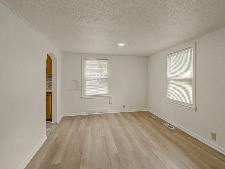 7800 Jefferson St — Photo 5