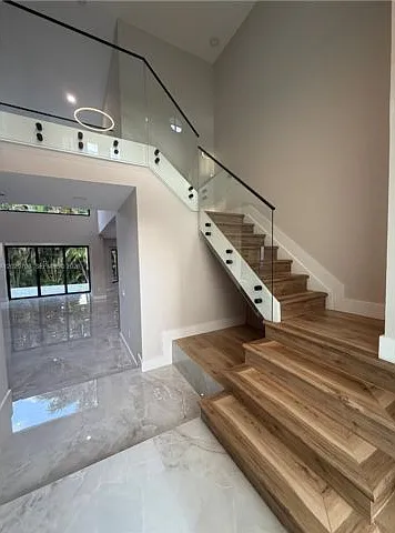 4 bed, 2.5 bath, $10,500 — Photo 2