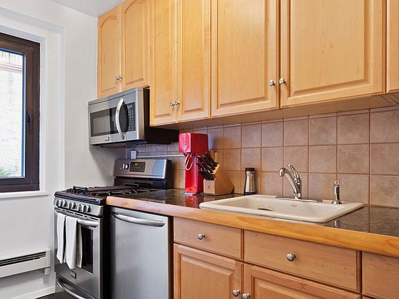 4th image of 5 W 65th St #14A
