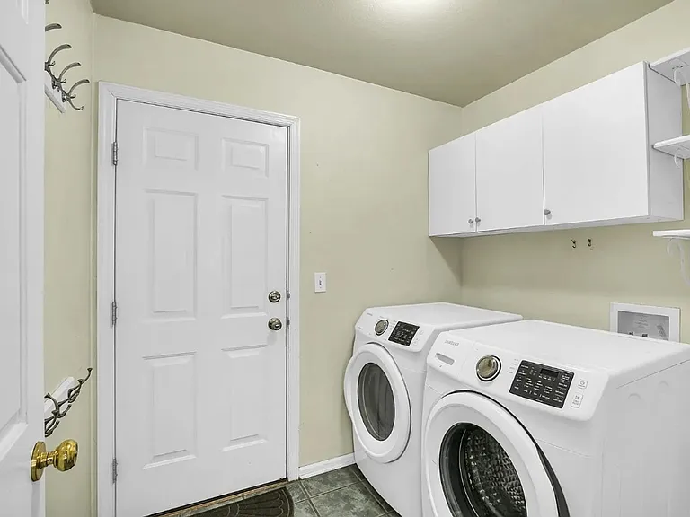 709 Indigo Dr — Photo 8