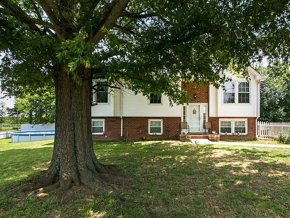 3rd image of 319 Windrush Dr
