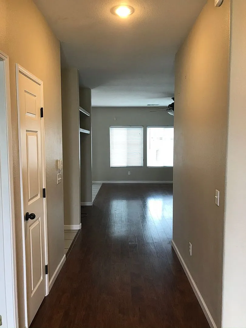 Building Photo - 840 W Packwood Ct