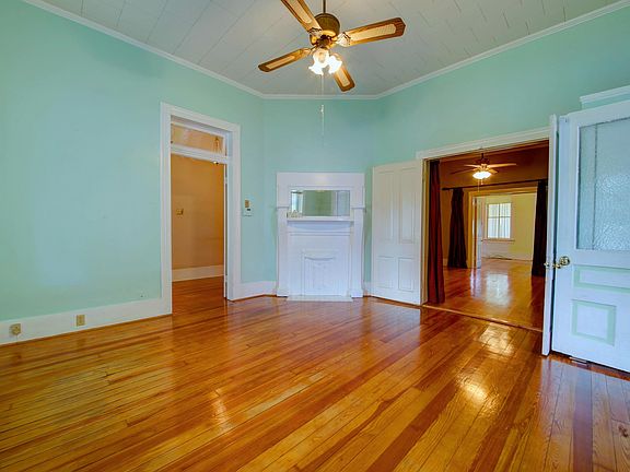 5th image of 647 E Main St