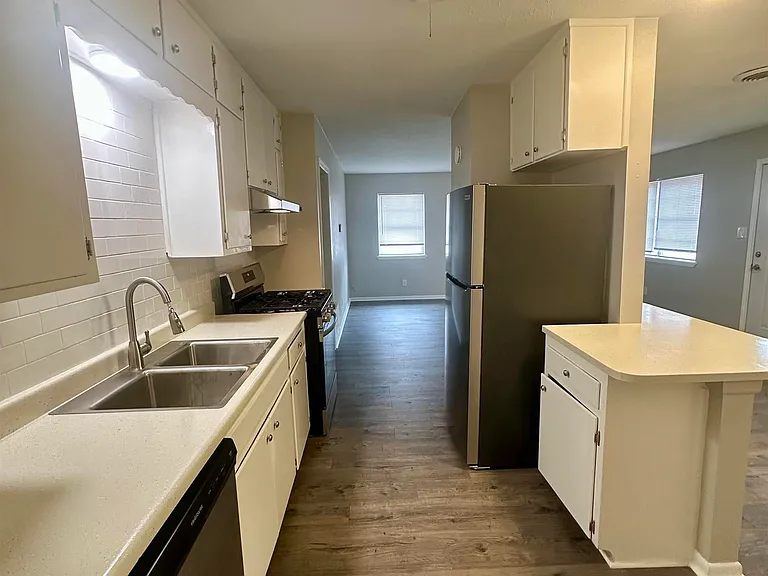 4102 Aspen St — Photo 5