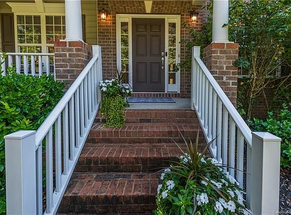 2nd image of 176 Herons Gate Dr