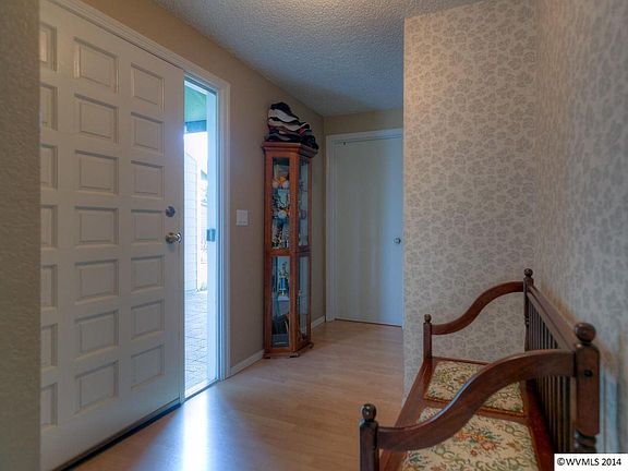 5th image of 750 Moonwood Ct SE
