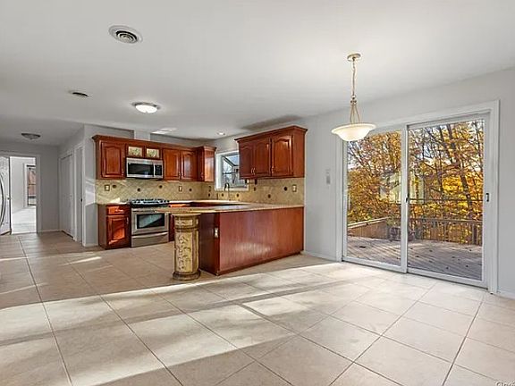 3rd image of 13 Mesa Pl