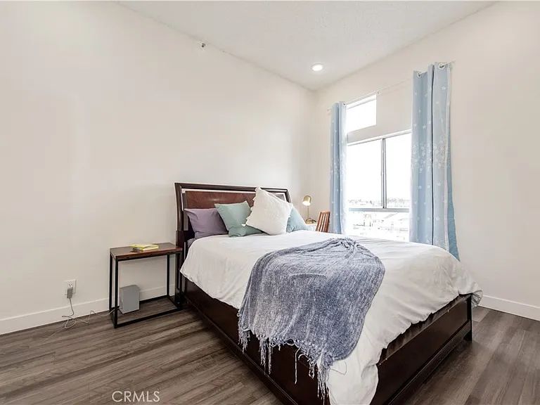 450 E 4th St #416 — Photo 11
