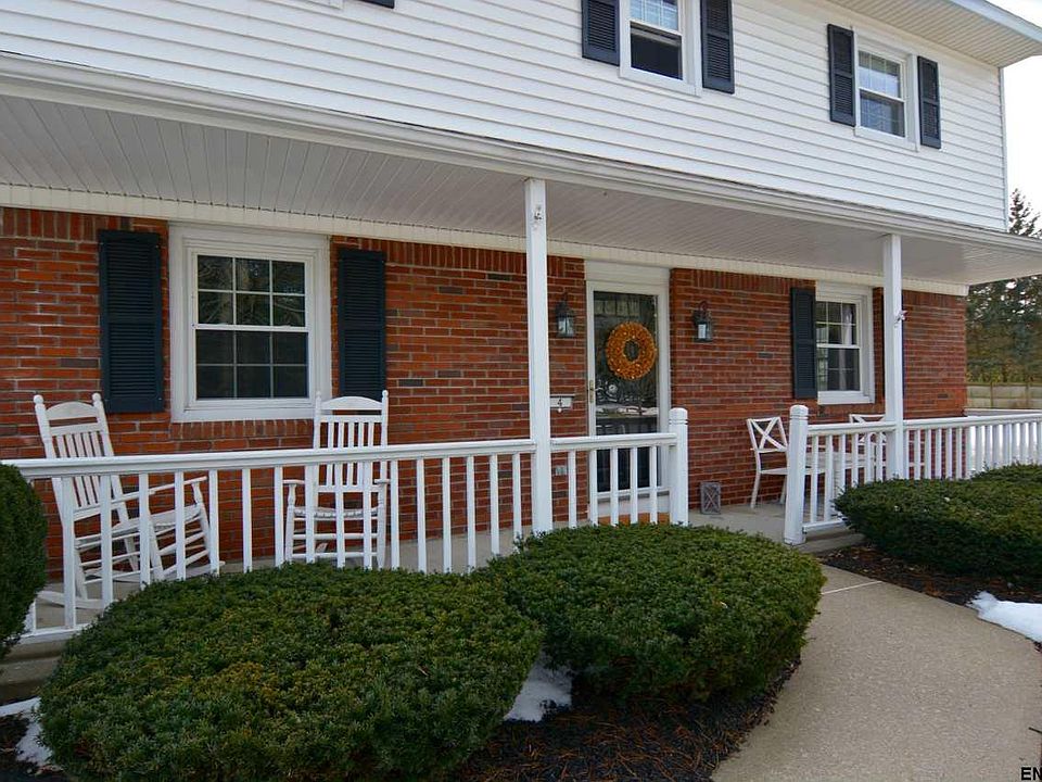 1st image of 4 Pinehurst Dr