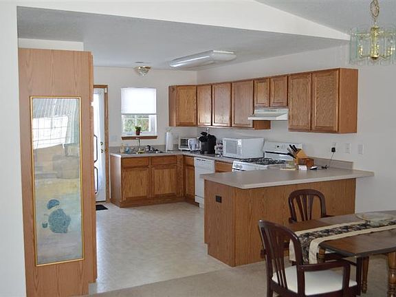 5th image of 1901 Lakewood Dr