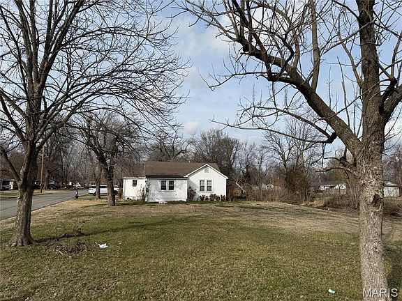 3rd image of 448 Crowe St