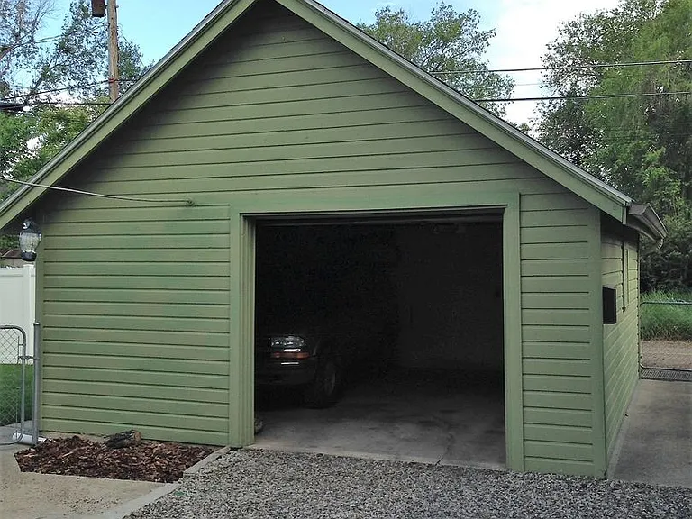 532 Parkhill Dr — Photo 3