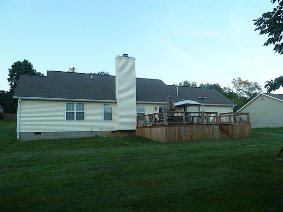 4th image of 822 E Clover Dr