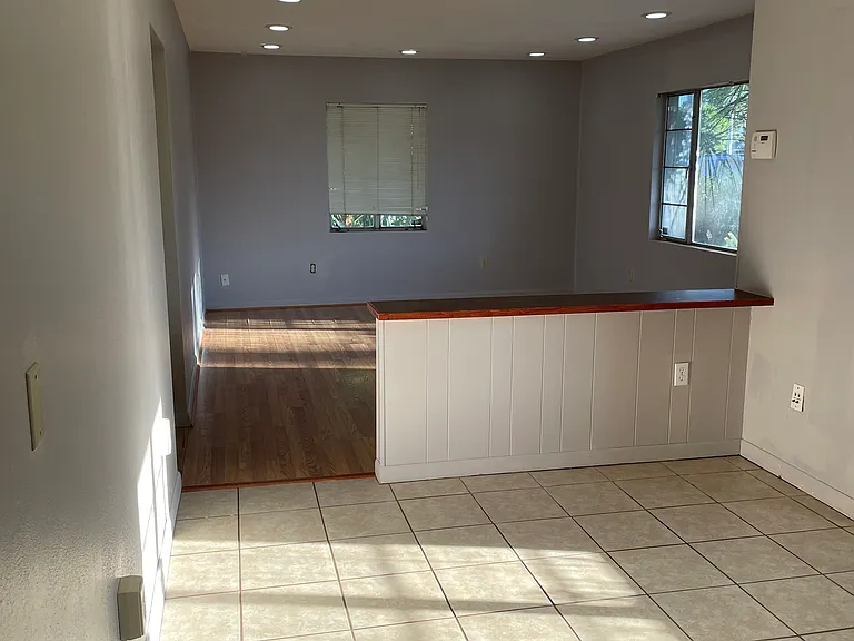 433 49th St W — Photo 3
