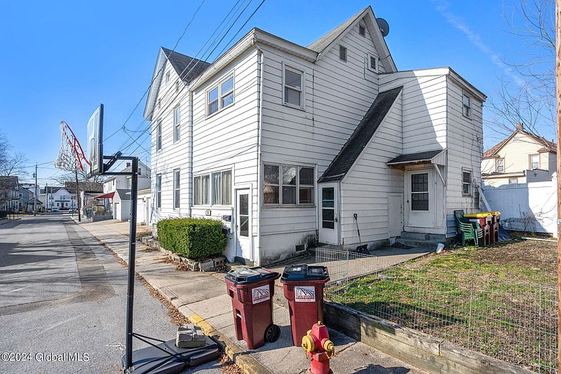2nd image of 6 Fitchburgh Avenue